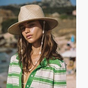 Lack of color seashells fedora. Brand new item, tags still on.